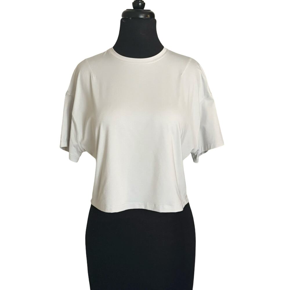 Lululemon Light Gray Short Sleeve Top Medium (Tag Cut)